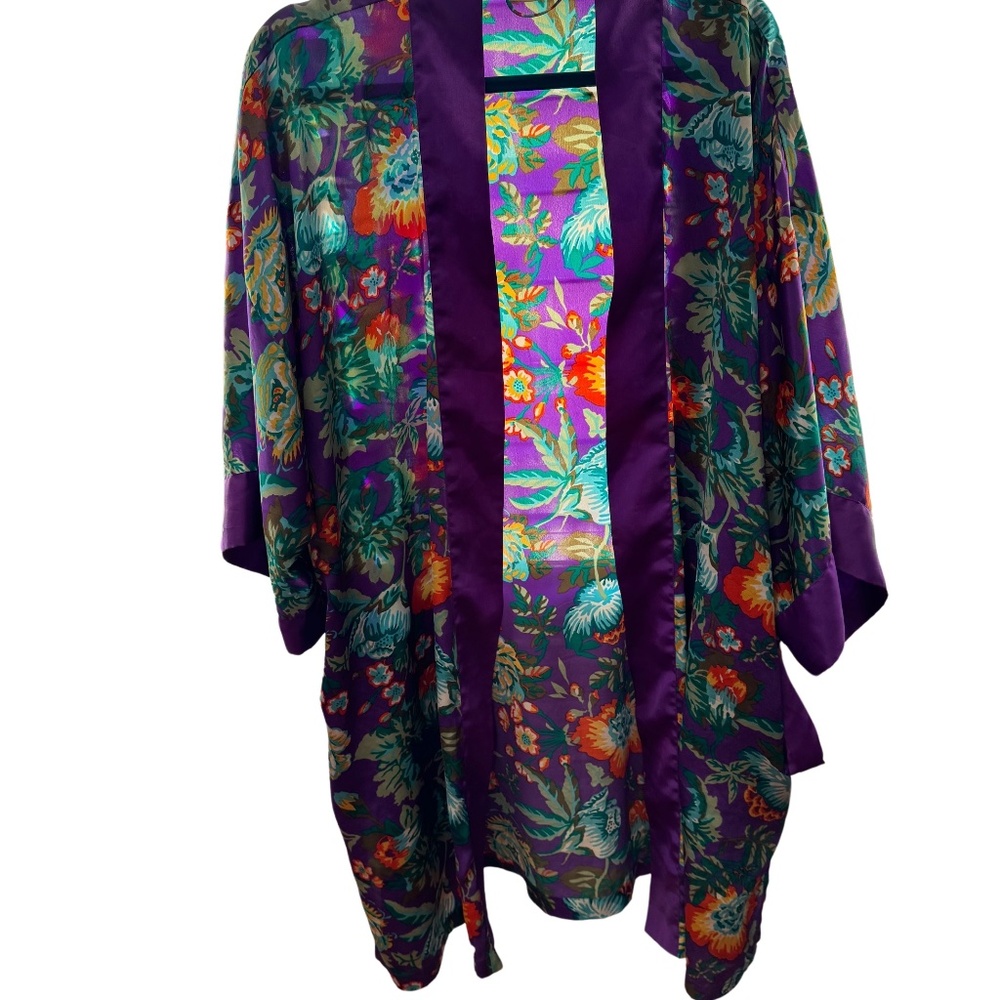 Vintage - Victoria's Secret purple floral design kimono (UNISEX)